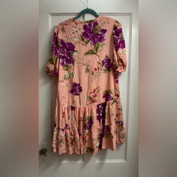 Tinsel
Petite Tiered Floral Dress - Picture 4 of 4